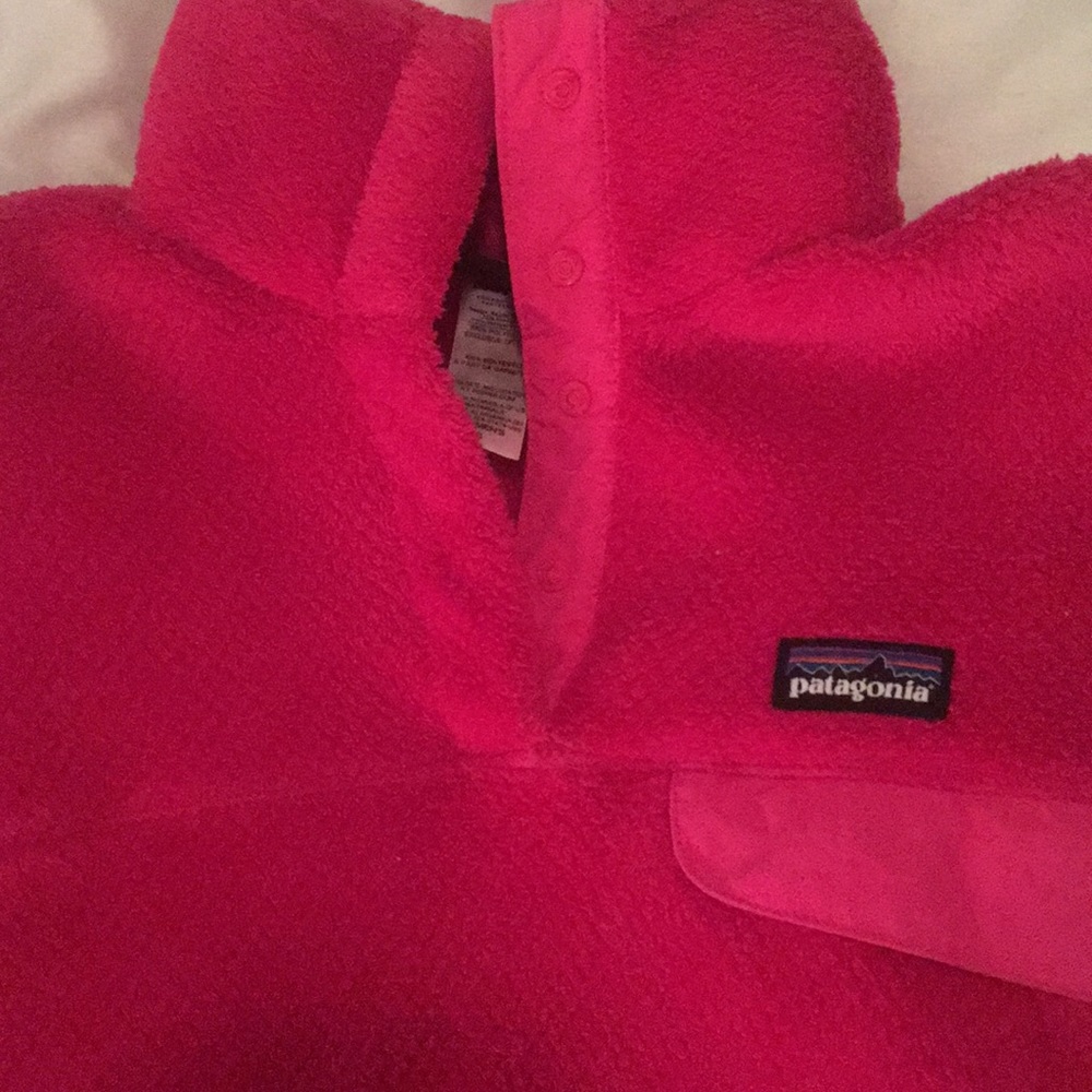 hot pink Patagonia pullover